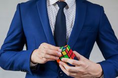التفاوض وإبرام الصفقات الناجحة، وتسوية النزاعات، واتخاذ القرارات الجماعية